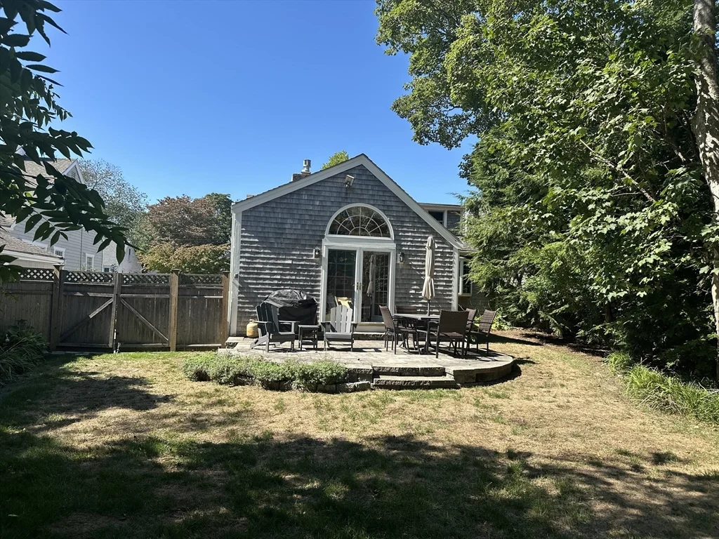 4 bed, 2 bath apartment for rent at 12 Pearl Street/Short Term Rental, Mattapoisett — photo 16 of 19