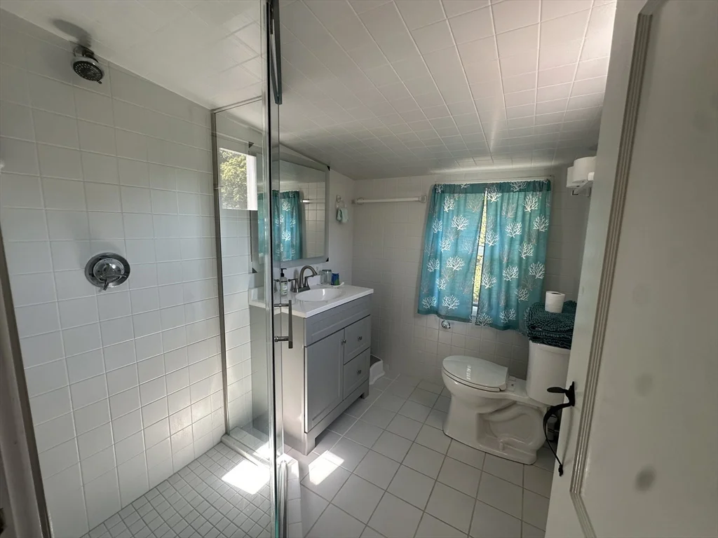 4 bed, 2 bath apartment for rent at 12 Pearl Street/Short Term Rental, Mattapoisett — photo 13 of 19
