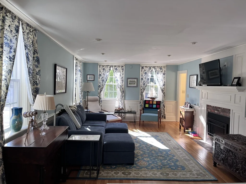 4 bed, 2 bath apartment for rent at 12 Pearl Street/Short Term Rental, Mattapoisett — photo 5 of 19