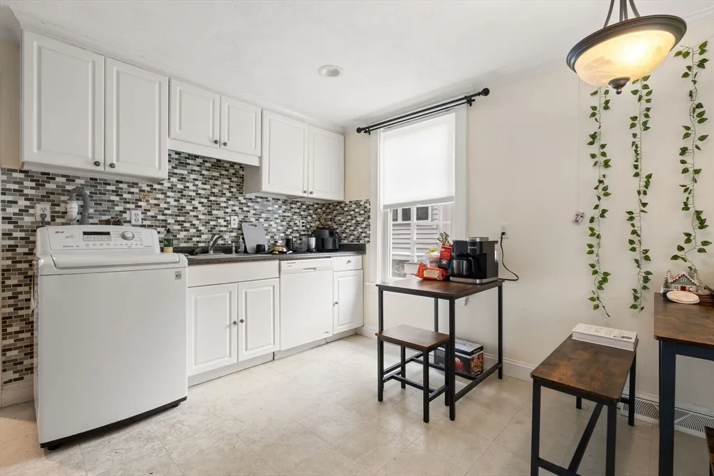 2 bed, 1 bath apartment for rent at 12 Perry St Unit 1, Central Village — photo 6 of 16