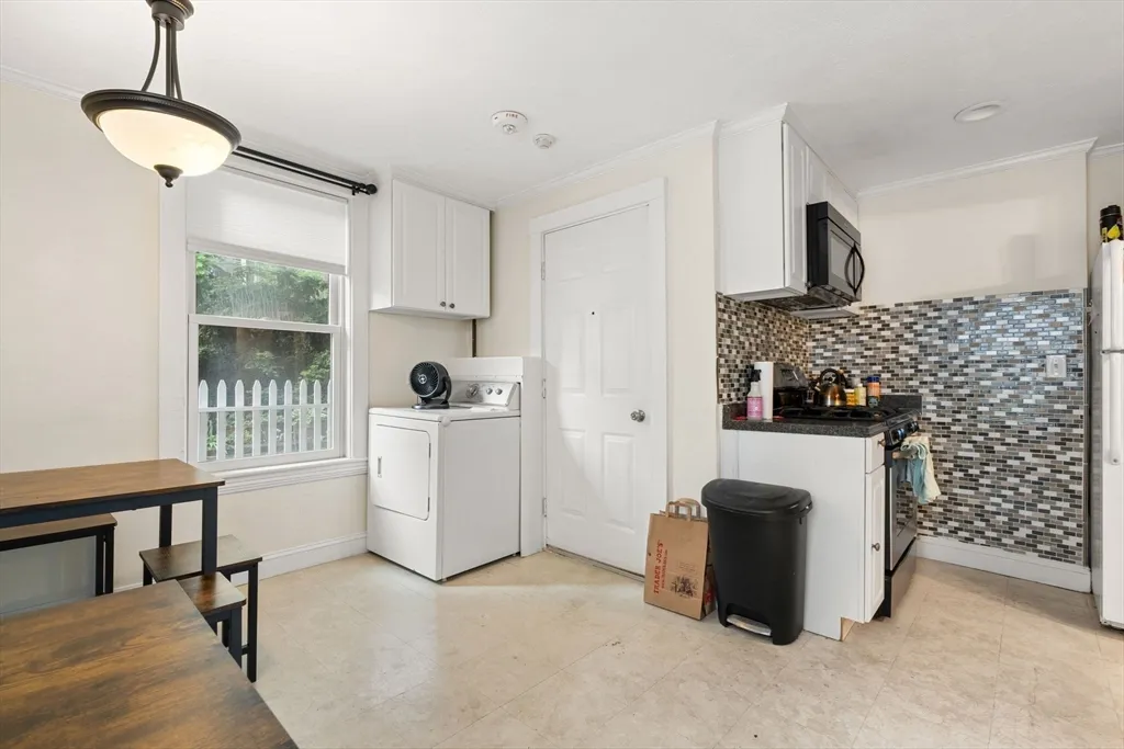 2 bed, 1 bath apartment for rent at 12 Perry St Unit 1, Central Village — photo 9 of 16