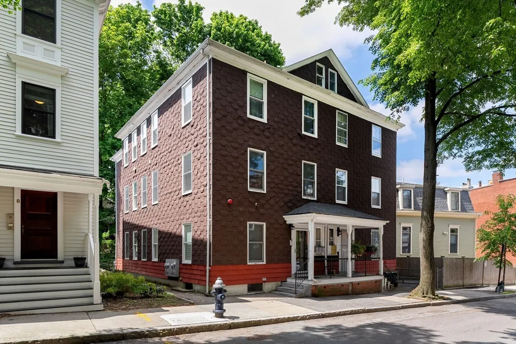 2 bed, 1 bath apartment for rent at 12 Perry St Unit 1, Central Village — photo 2 of 16