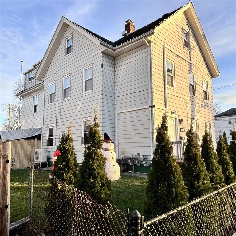 2 bed, 1 bath apartment for rent at 12 Pine St Unit 2, Attleboro — photo 2 of 19
