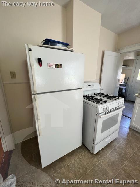 3 bed, 1 bath apartment for rent at 12 Pinkham Rd Unit 1, Tufts — photo 3 of 20