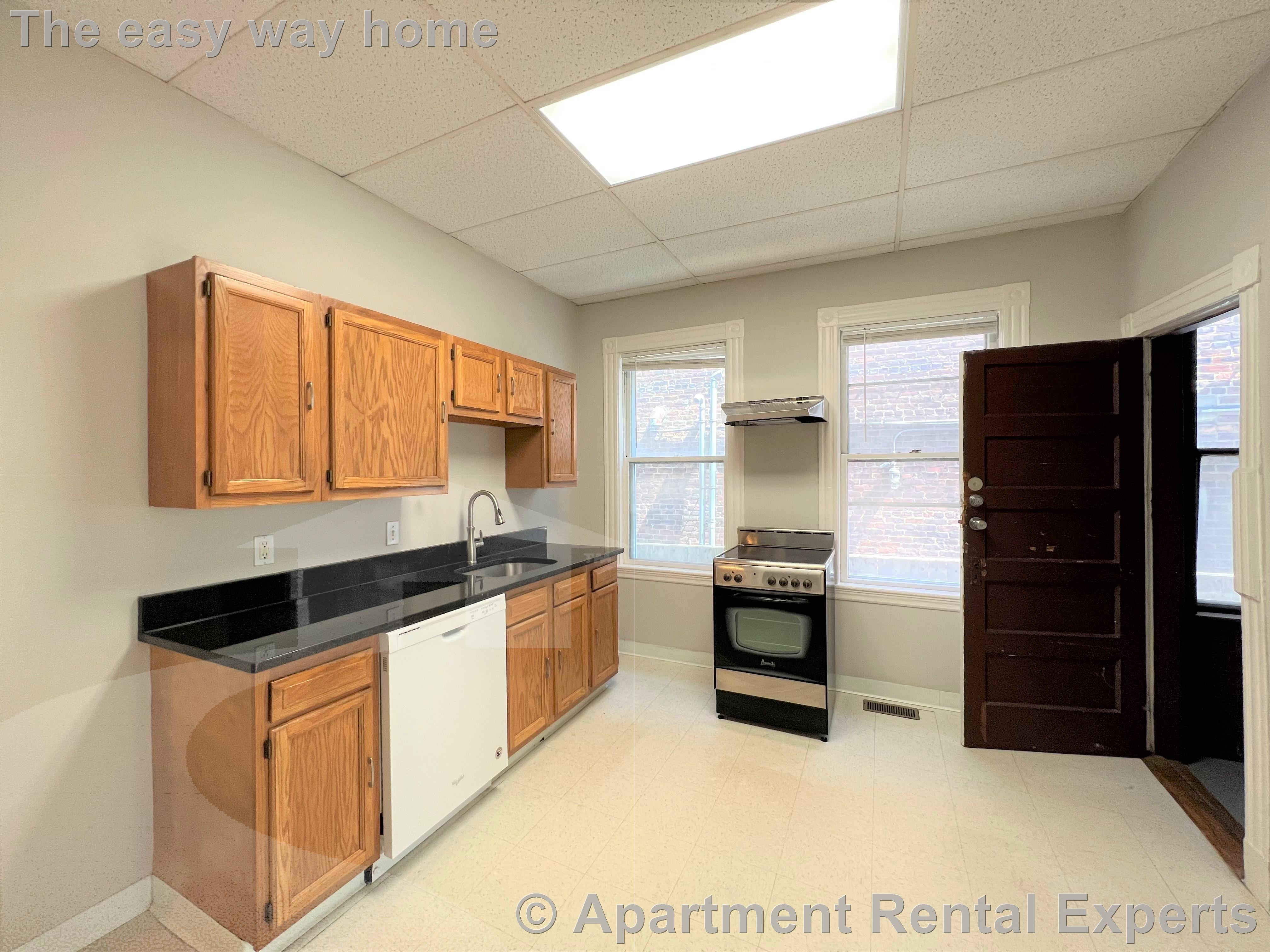 3 bed, 1 bath apartment for rent at 12 Pleasant St Unit 1, Central Square — photo 1 of 17