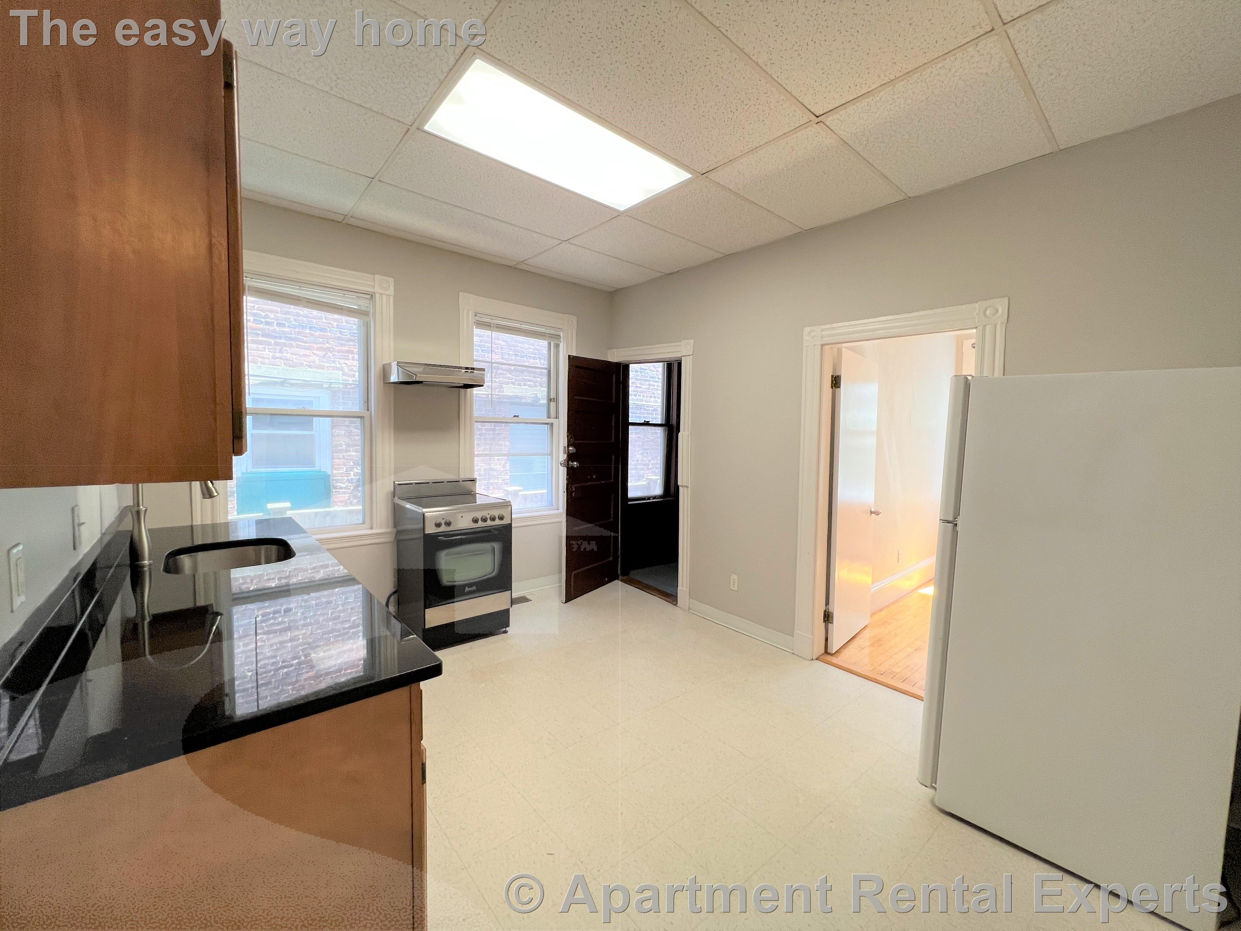 3 bed, 1 bath apartment for rent at 12 Pleasant St Unit 1, Central Square — photo 3 of 17