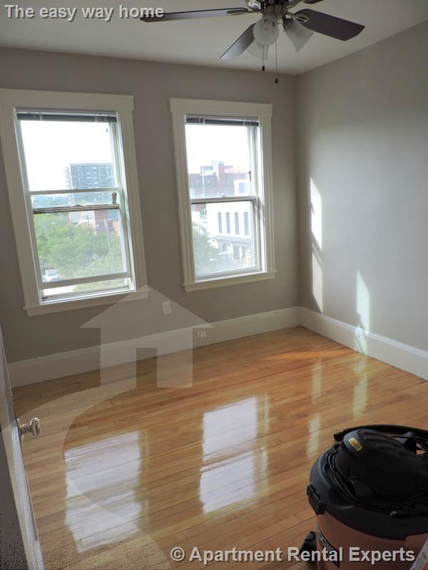 3 bed, 1 bath apartment for rent at 12 Pleasant St Unit 2, Central Square — photo 4 of 8
