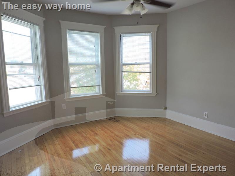 3 bed, 1 bath apartment for rent at 12 Pleasant St Unit 2, Central Square — photo 6 of 8