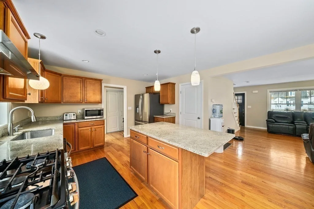 3 bed, 3 bath apartment for rent at 12 Plum Unit 12, Chelmsford — photo 11 of 28