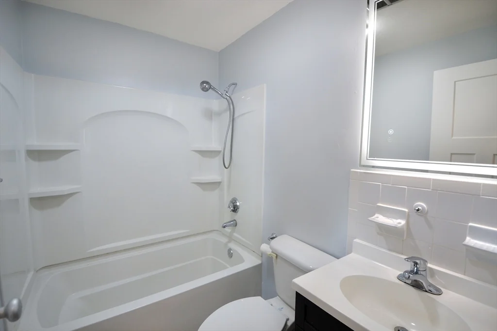 1 bed, 1 bath apartment for rent at 12 Pond Ln Unit 44, Arlington — photo 7 of 8