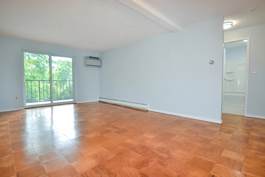 1 bed, 1 bath apartment for rent at 12 Pond Ln Unit 44, Arlington — photo 1 of 8