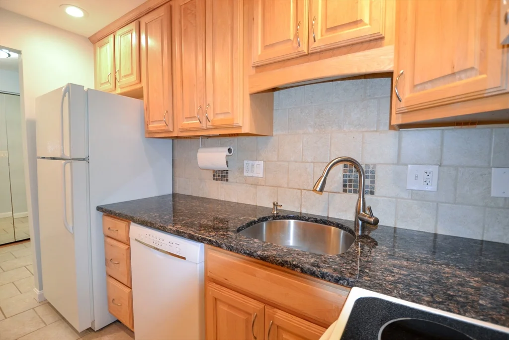 1 bed, 1 bath apartment for rent at 12 Pond Ln Unit 44, Arlington — photo 4 of 8