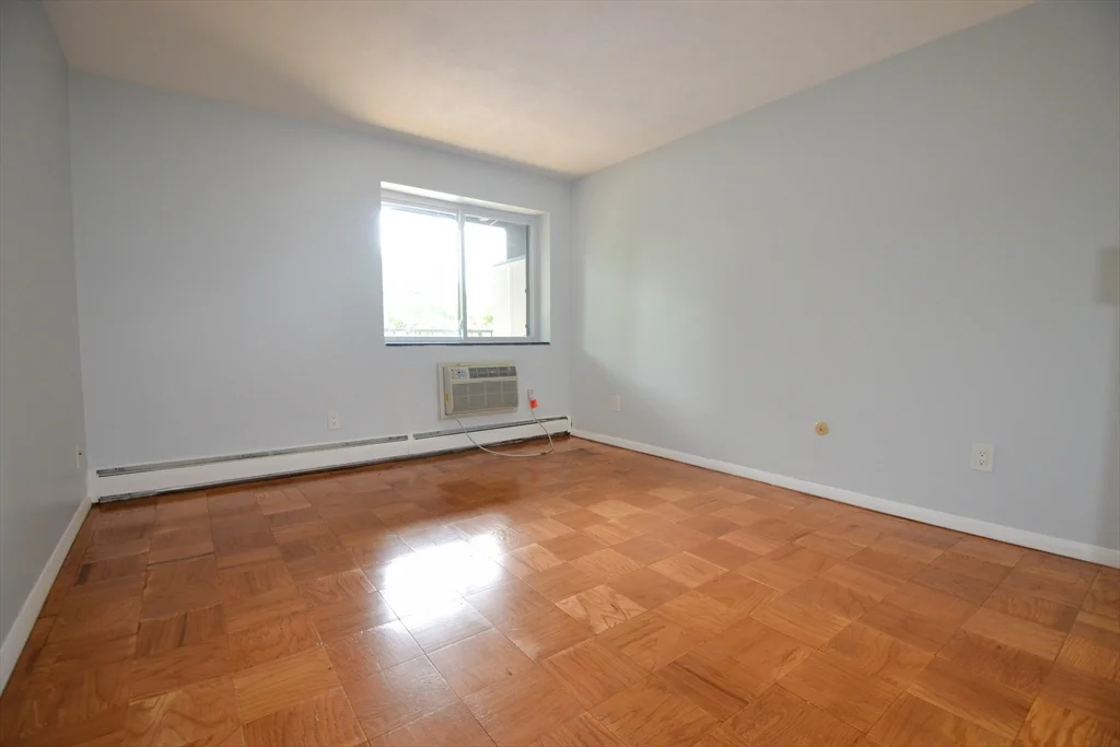 1 bed, 1 bath apartment for rent at 12 Pond Ln Unit 44, Arlington — photo 6 of 8
