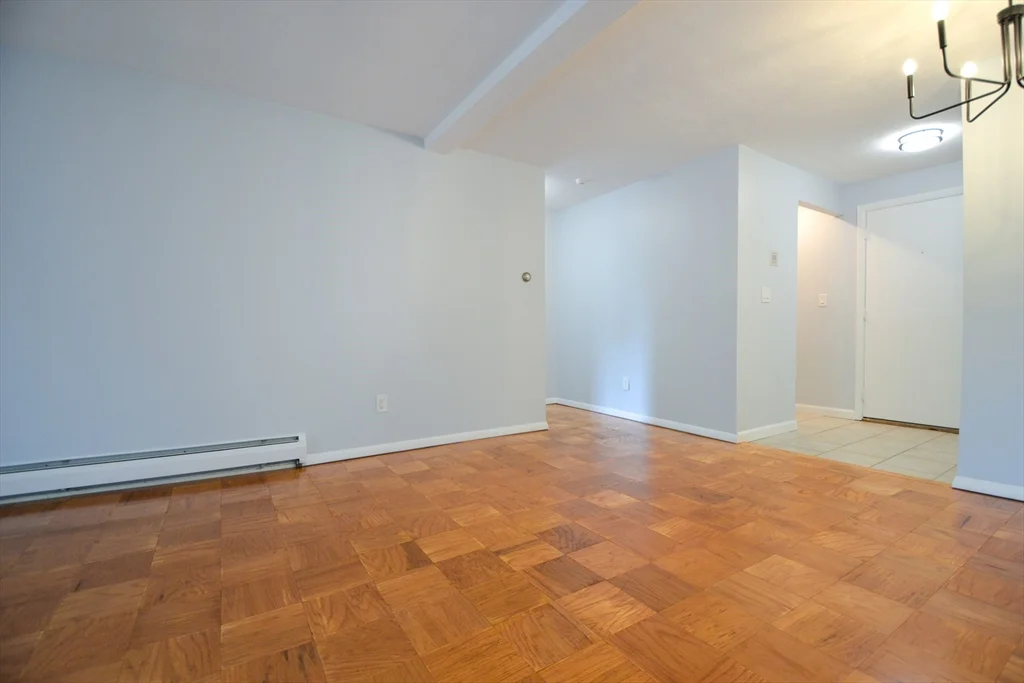 1 bed, 1 bath apartment for rent at 12 Pond Ln Unit 44, Arlington — photo 2 of 8