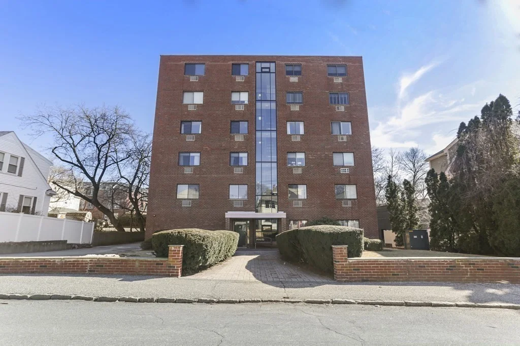 2 bed, 1 bath apartment for rent at 12 Pond Unit 20, East Arlington — photo 2 of 15