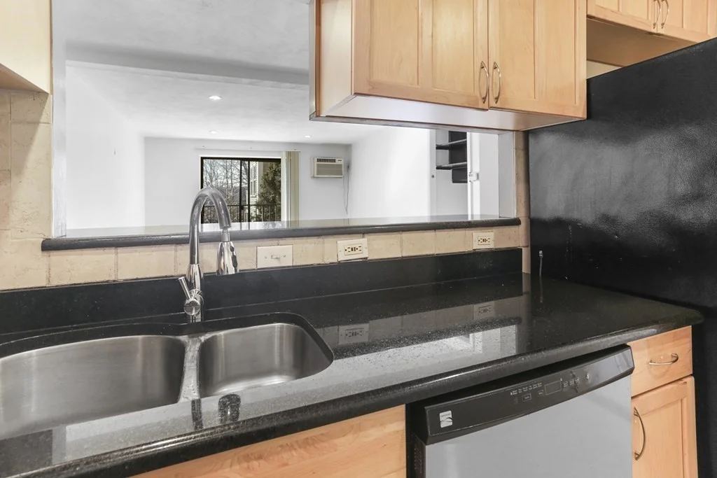 2 bed, 1 bath apartment for rent at 12 Pond Unit 20, East Arlington — photo 5 of 15