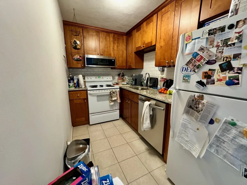 2 bed, 1 bath apartment for rent at 12 Pond Unit 30, East Arlington — photo 7 of 17