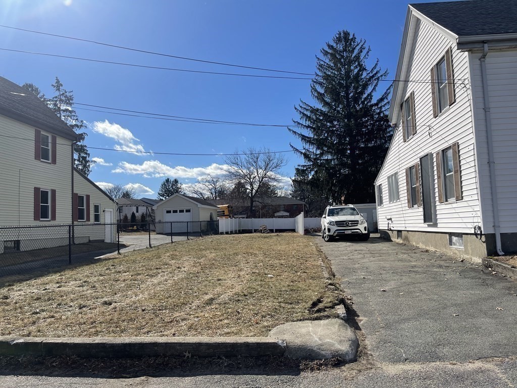 2 bed, 1 bath apartment for rent at 12 Poole St Unit 1, Woburn — photo 16 of 18