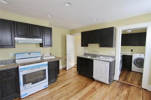 4 bed, 1 bath apartment for rent at 12 Porter Rd Unit 1, Cambridge — photo 3 of 12