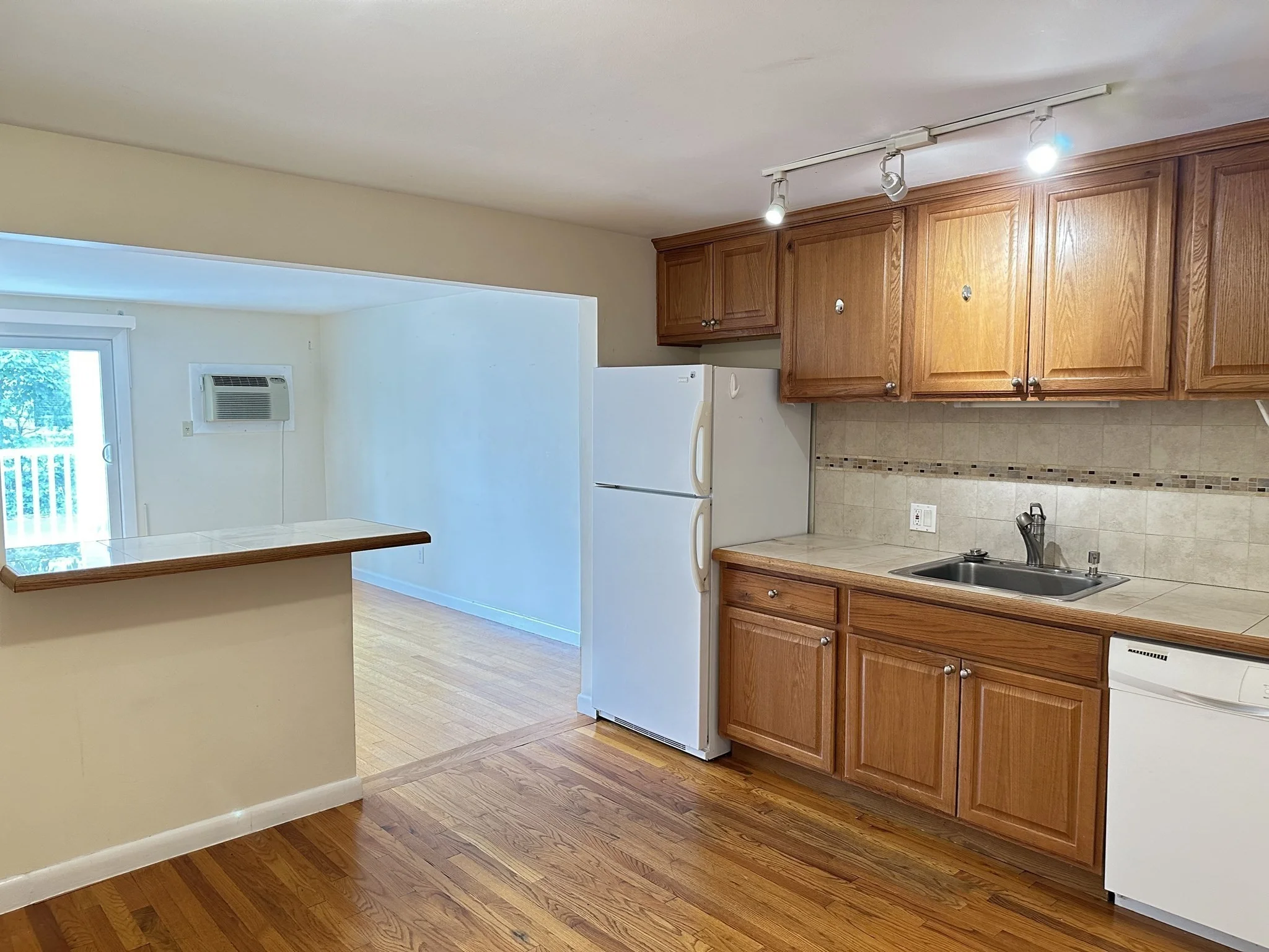 1 bed, 1 bath apartment for rent at 12 Portland St Unit 7, Lynn — photo 3 of 18