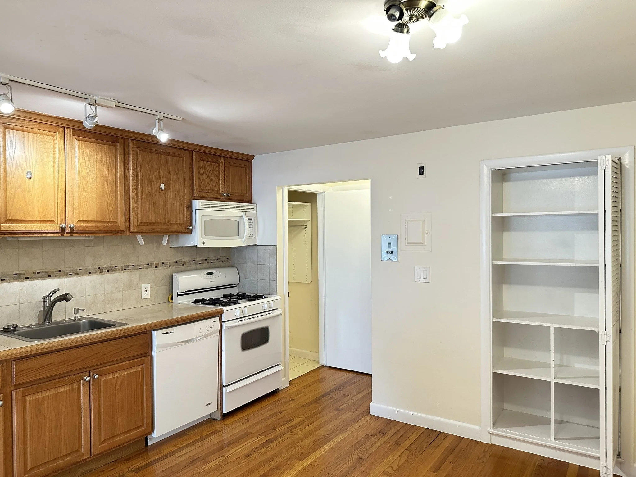 1 bed, 1 bath apartment for rent at 12 Portland St Unit 7, Lynn — photo 5 of 18