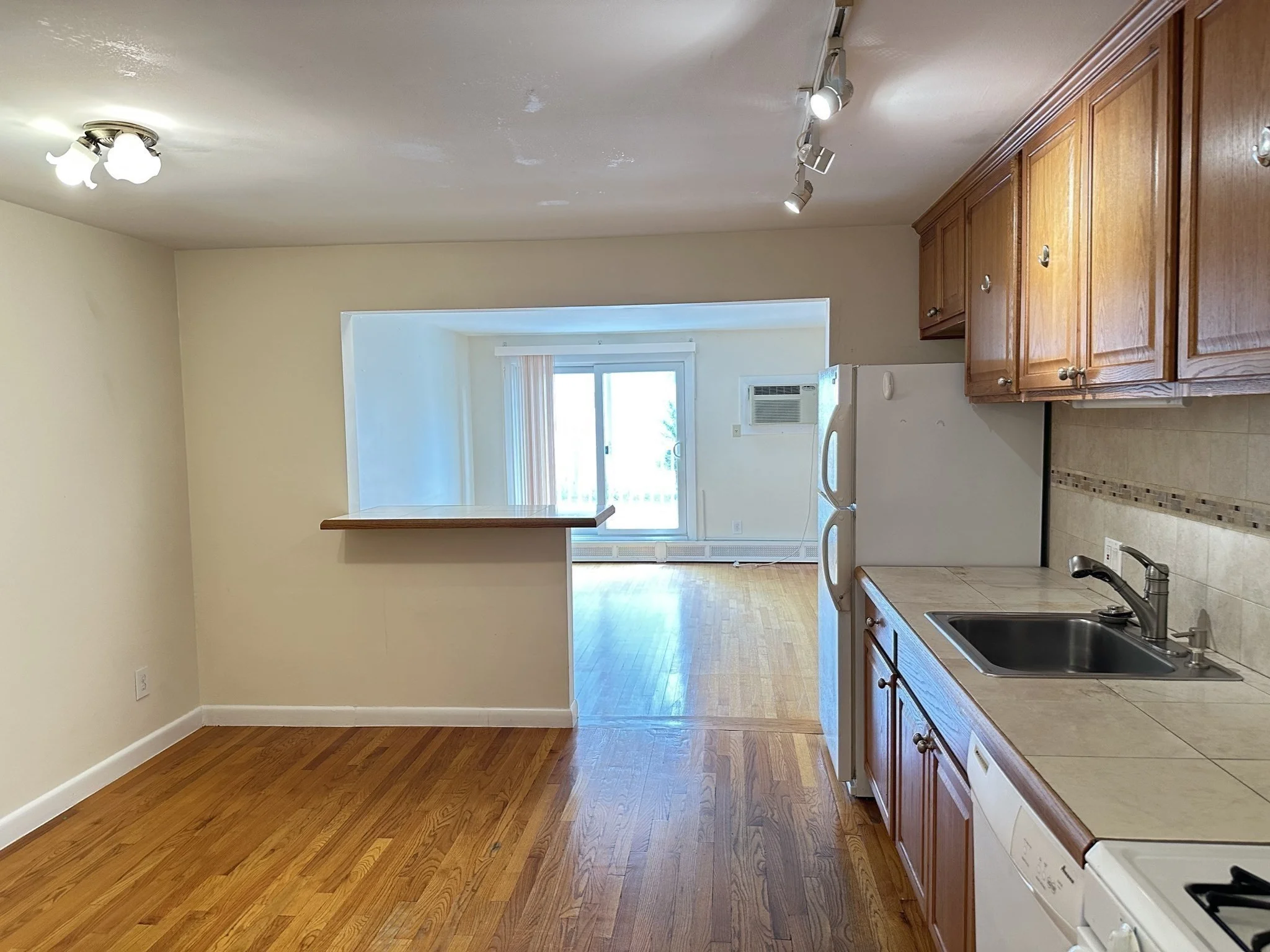 1 bed, 1 bath apartment for rent at 12 Portland St Unit 7, Lynn — photo 7 of 18