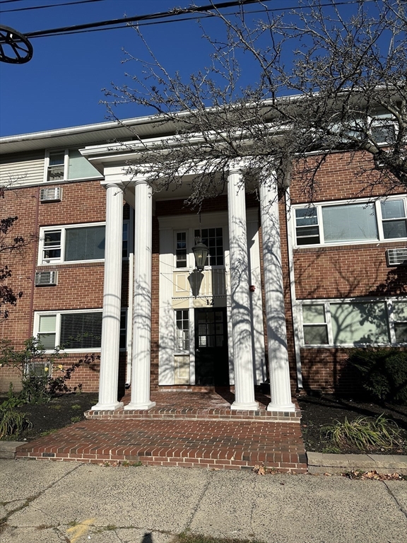 1 bed, 1 bath apartment for rent at 12 Portland Unit 4, Diamond District