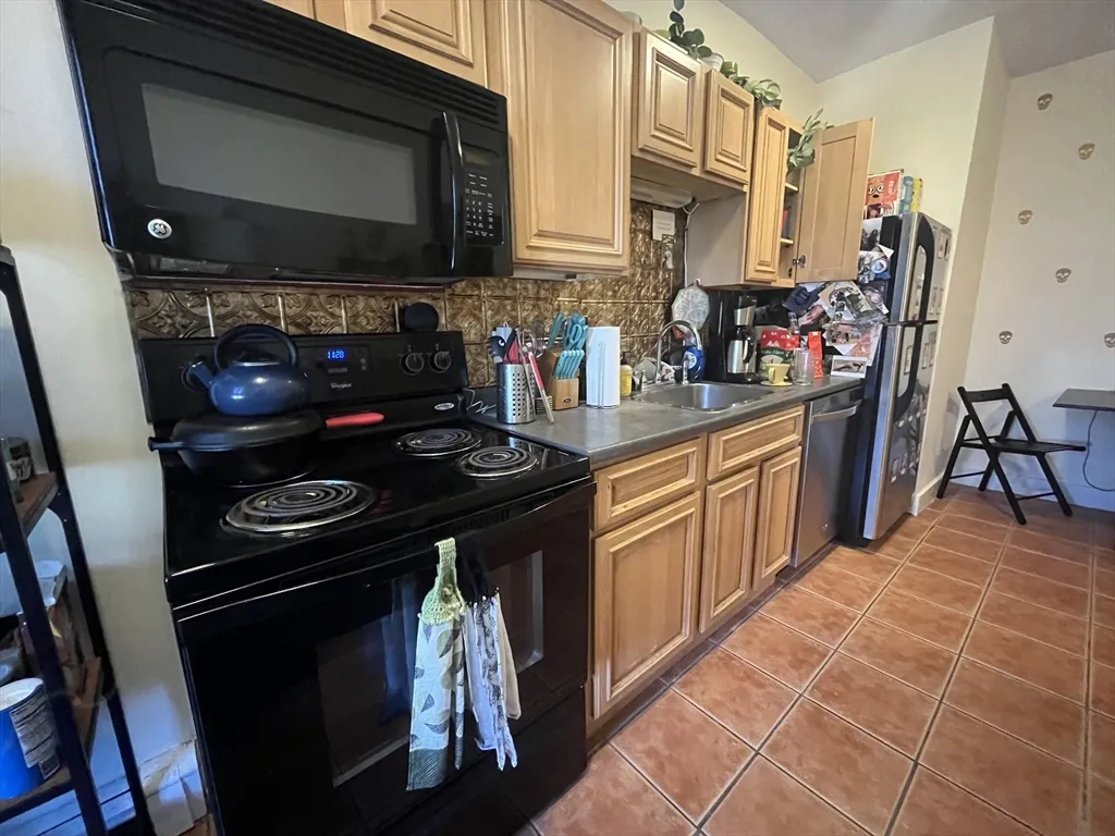 1 bed, 1 bath apartment for rent at 12 Ransom Rd Unit 6, Brighton — photo 2 of 11