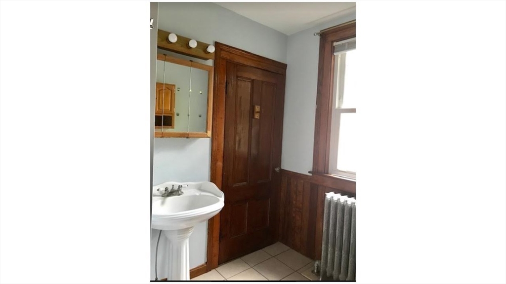 4 bed, 1 bath apartment for rent at 12 Raymond Ave Unit 1, Somerville — photo 9 of 10