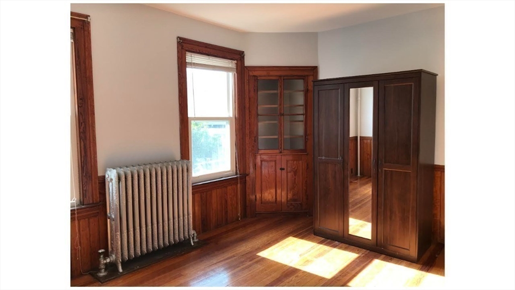 4 bed, 1 bath apartment for rent at 12 Raymond Ave Unit 1, Somerville — photo 8 of 10