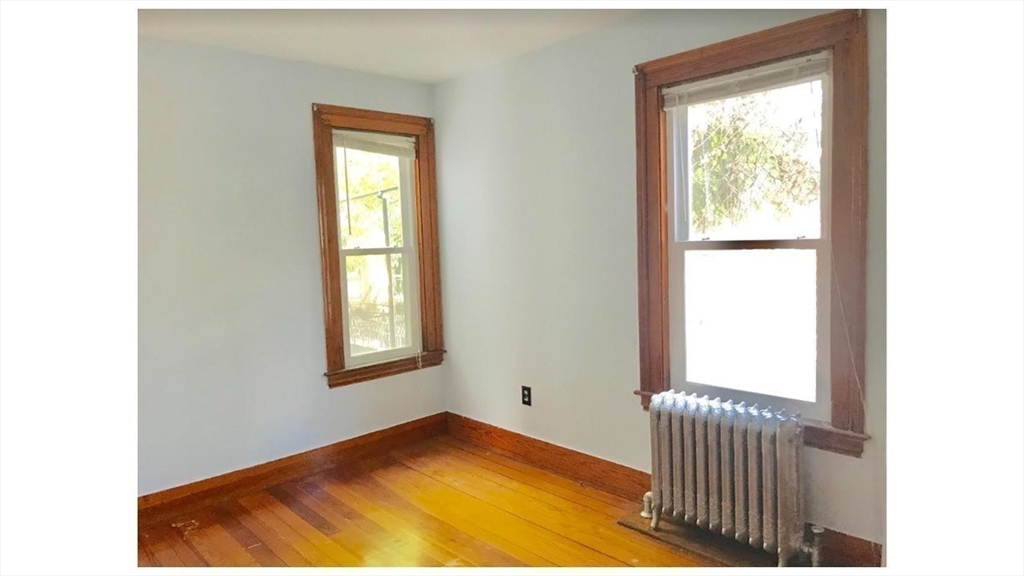4 bed, 1 bath apartment for rent at 12 Raymond Ave Unit 1, Somerville — photo 7 of 10