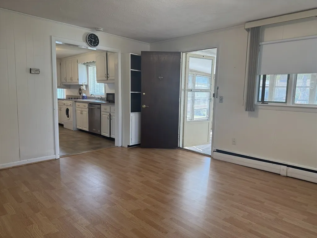 3 bed, 1 bath apartment for rent at 12 Reed Rd, West Peabody — photo 2 of 5