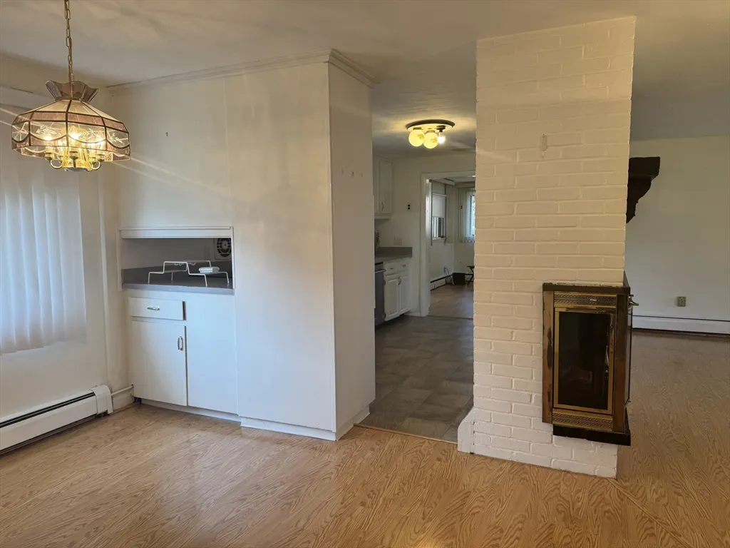 3 bed, 1 bath apartment for rent at 12 Reed Rd, West Peabody — photo 4 of 5