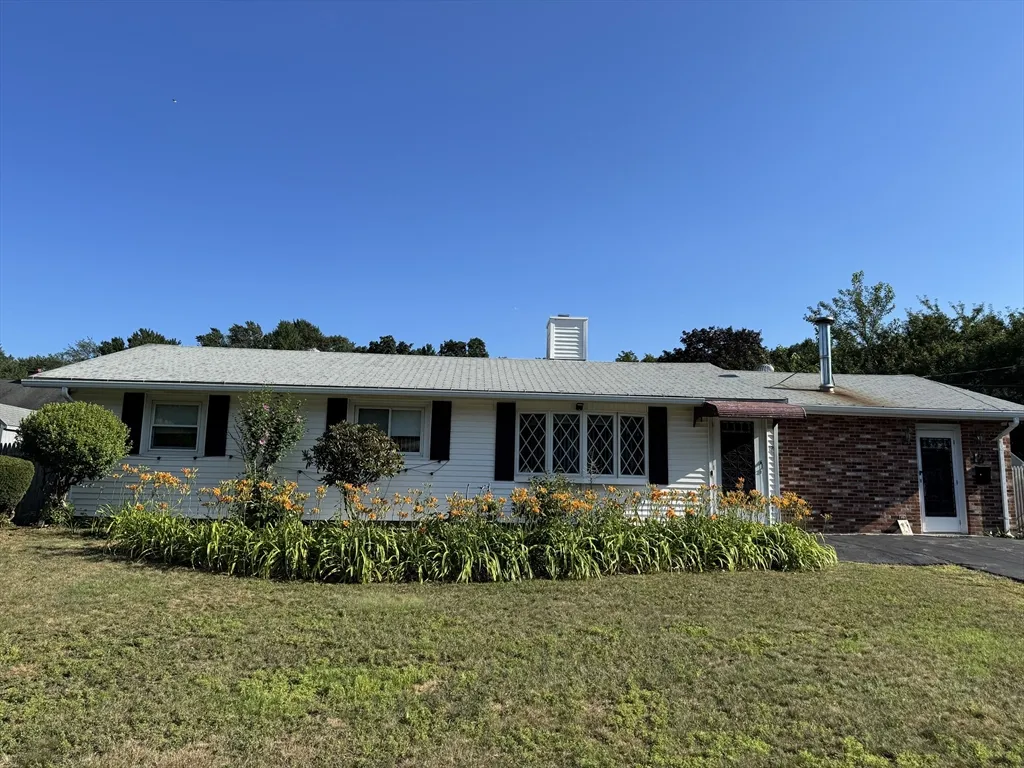 3 bed, 1 bath apartment for rent at 12 Reed Rd, West Peabody — photo 1 of 5