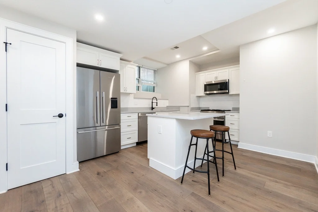 3 bed, 2 bath apartment for rent at 12 Reedsdale St Unit 1, Allston — photo 4 of 31