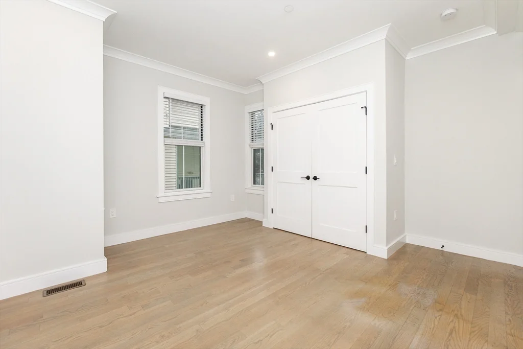 3 bed, 2 bath apartment for rent at 12 Reedsdale St Unit 1, Allston — photo 21 of 31
