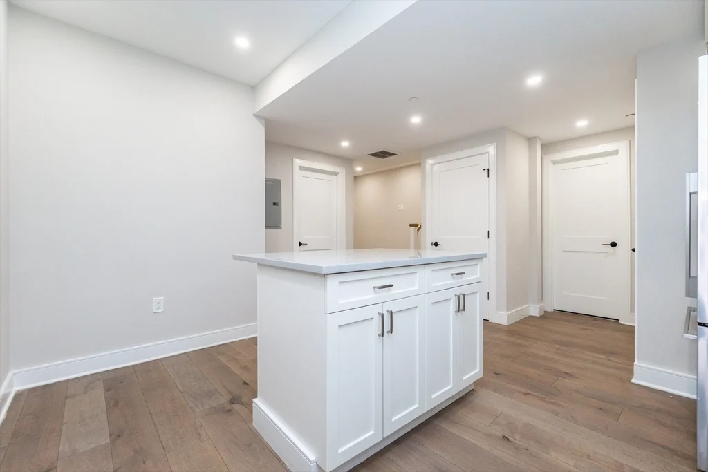 3 bed, 2 bath apartment for rent at 12 Reedsdale St Unit 1, Allston — photo 6 of 31