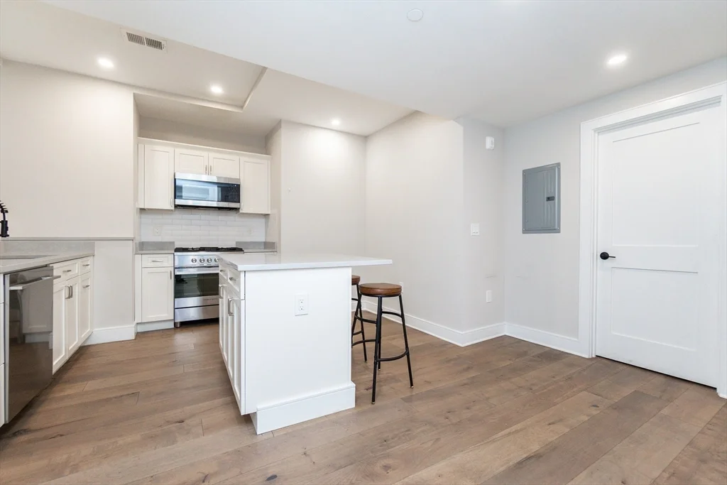 3 bed, 2 bath apartment for rent at 12 Reedsdale St Unit 1, Allston — photo 5 of 31