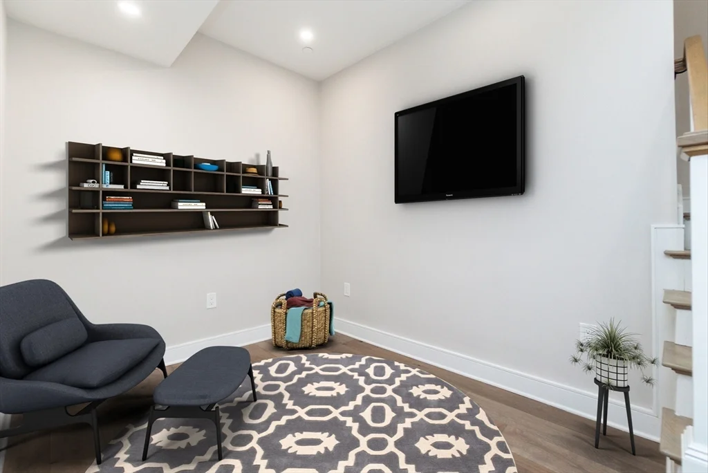 3 bed, 2 bath apartment for rent at 12 Reedsdale St Unit 1, Allston — photo 14 of 31