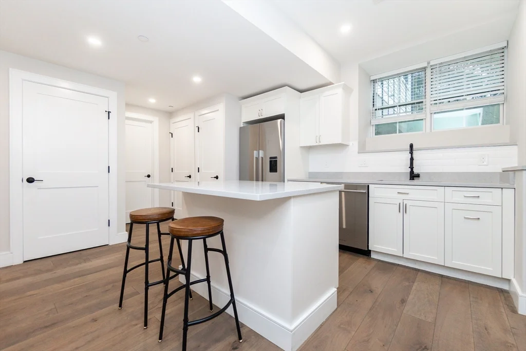 3 bed, 2 bath apartment for rent at 12 Reedsdale St Unit 1, Allston — photo 3 of 31