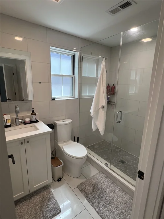 3 bed, 2 bath apartment for rent at 12 Reedsdale St Unit 3, Allston — photo 6 of 17