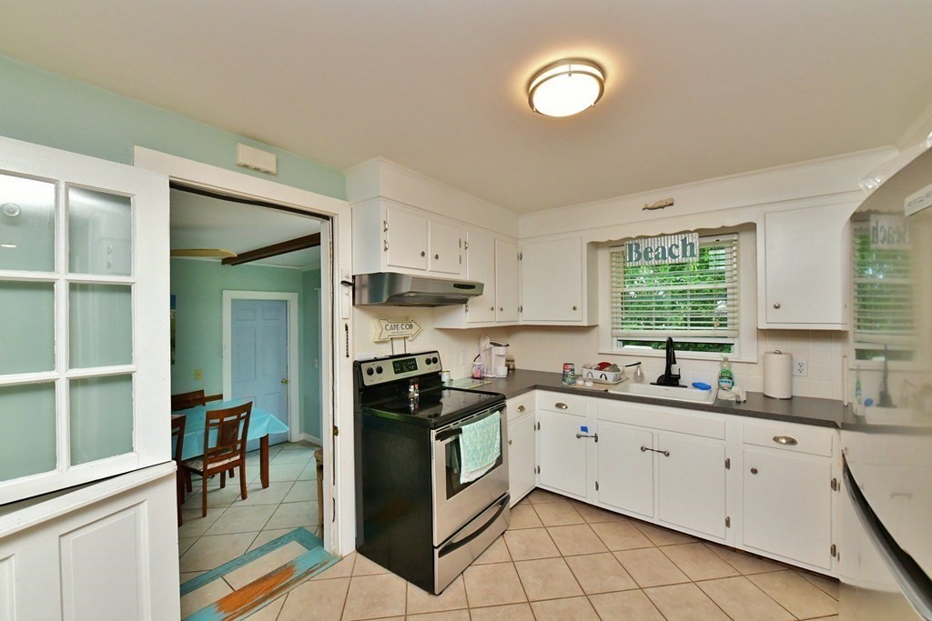 4 bed, 2 bath apartment for rent at 12 Roberts Way Unit WINTER, East Sandwich — photo 6 of 31