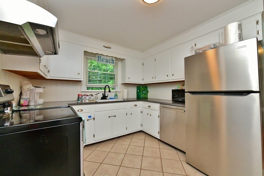 4 bed, 2 bath apartment for rent at 12 Roberts Way Unit WINTER, East Sandwich — photo 7 of 31