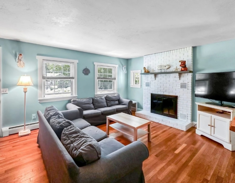 4 bed, 2 bath apartment for rent at 12 Roberts Way Unit WINTER, East Sandwich — photo 8 of 31