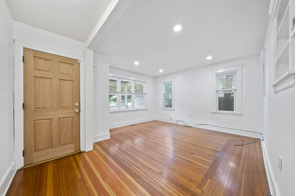 2 bed, 1 bath apartment for rent at 12 Rosemont Rd Unit 1, North Weymouth — photo 2 of 7