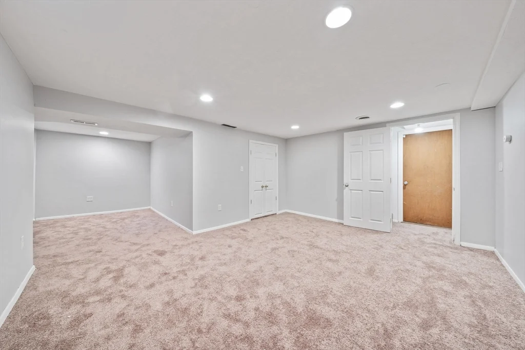 2 bed, 1 bath apartment for rent at 12 Rosemont Rd Unit 1, North Weymouth — photo 4 of 7