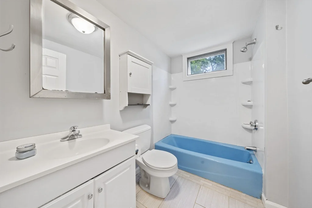 2 bed, 1 bath apartment for rent at 12 Rosemont Rd Unit 1, North Weymouth — photo 5 of 7
