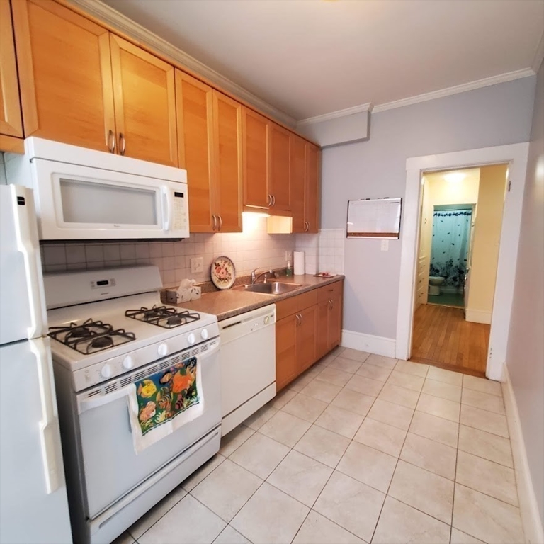 1 bed, 1 bath apartment for rent at 12 Royce Rd Unit 1, Brighton — photo 5 of 15