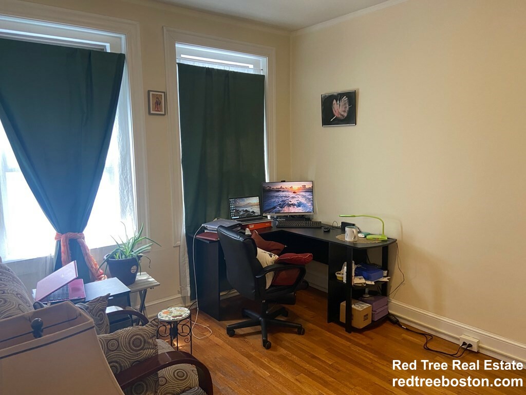 4 bed, 1 bath apartment for rent at 12 Royce Rd Unit 3, Allston — photo 24 of 28