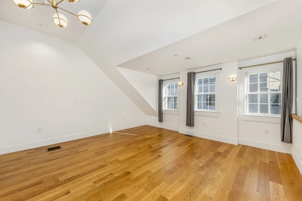 3 bed, 2 bath apartment for rent at 12 S Mason St Unit 3, Salem — photo 22 of 32